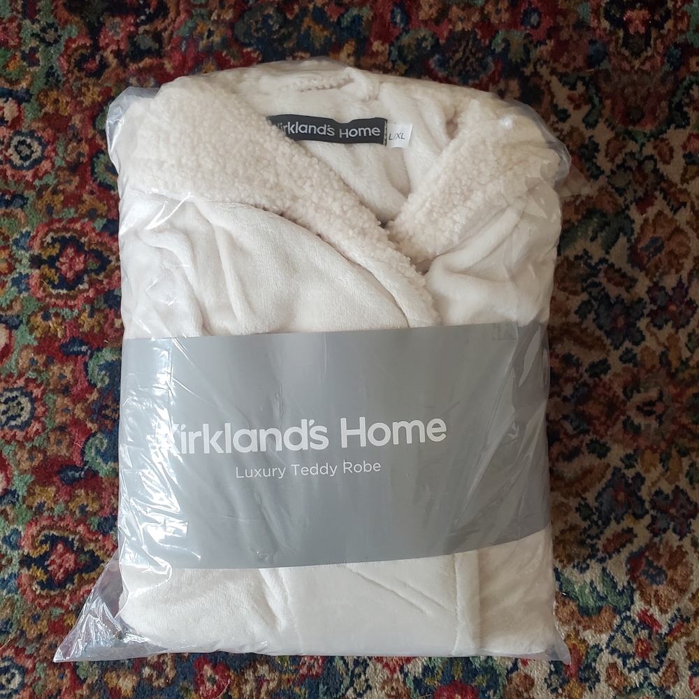 Kirklands White Robe Intimates & Sleepwear